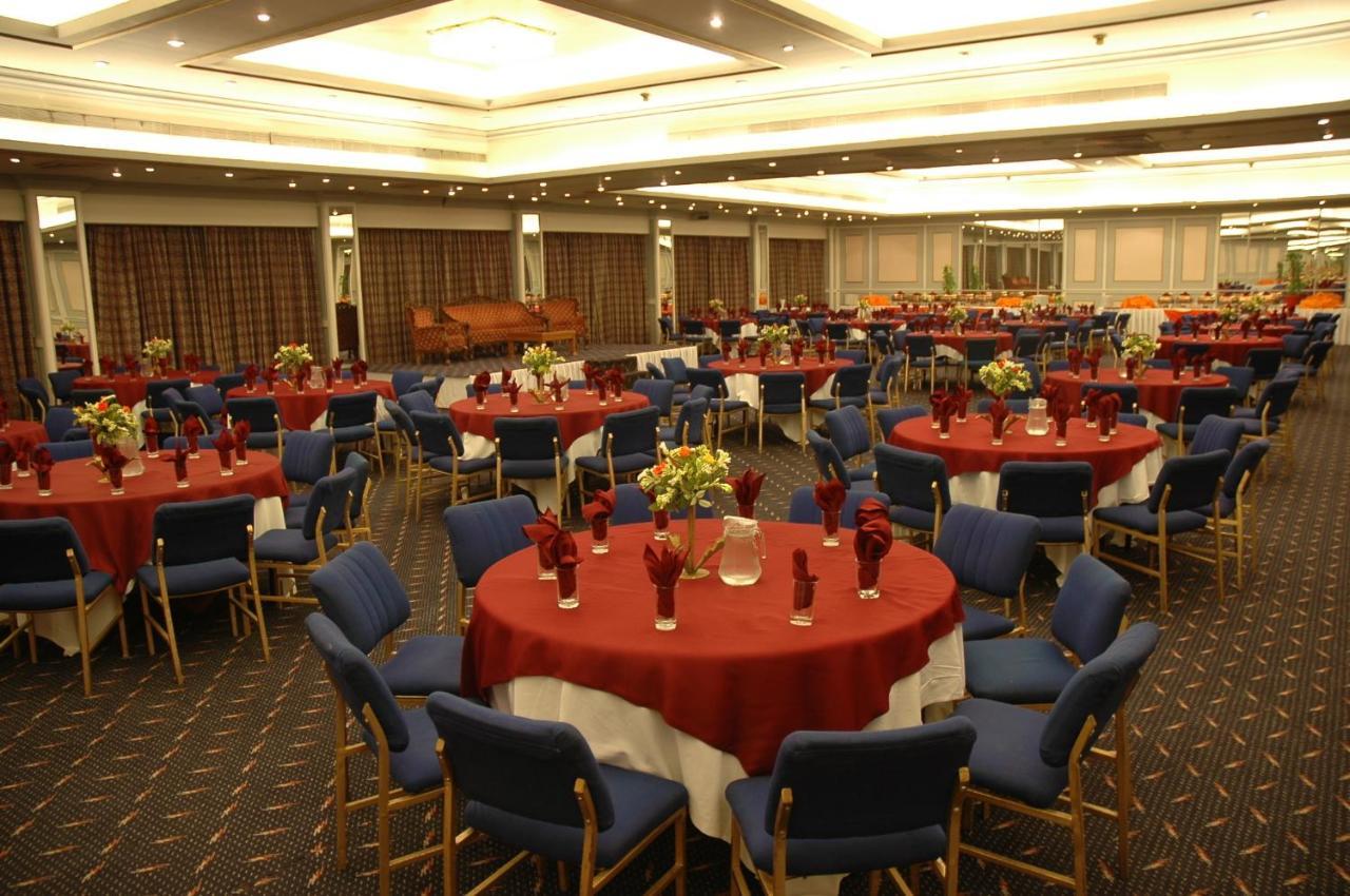 รเจนท์ พลาซา โฮเต็ลแอนด์คอนเวนชั่น เซ็นเตอร์ Hotel การาจี ภายนอก รูปภาพ
