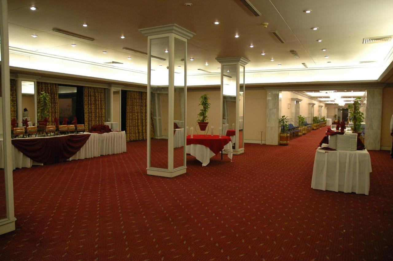 รเจนท์ พลาซา โฮเต็ลแอนด์คอนเวนชั่น เซ็นเตอร์ Hotel การาจี ภายนอก รูปภาพ