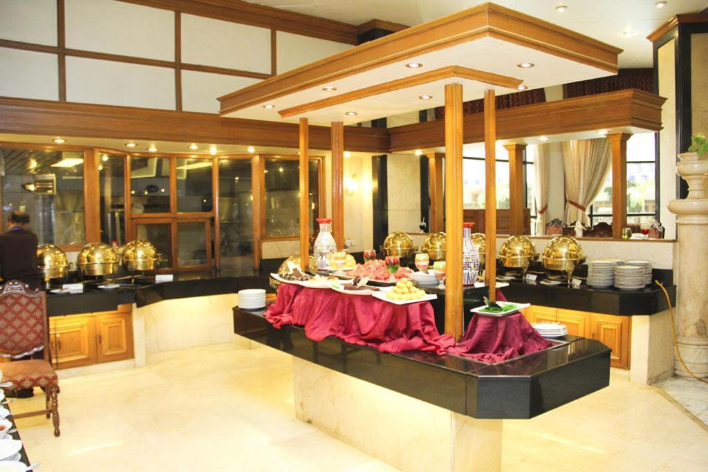 รเจนท์ พลาซา โฮเต็ลแอนด์คอนเวนชั่น เซ็นเตอร์ Hotel การาจี ภายนอก รูปภาพ
