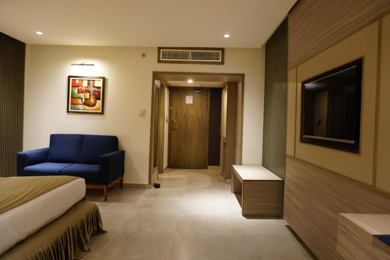รเจนท์ พลาซา โฮเต็ลแอนด์คอนเวนชั่น เซ็นเตอร์ Hotel การาจี ภายนอก รูปภาพ