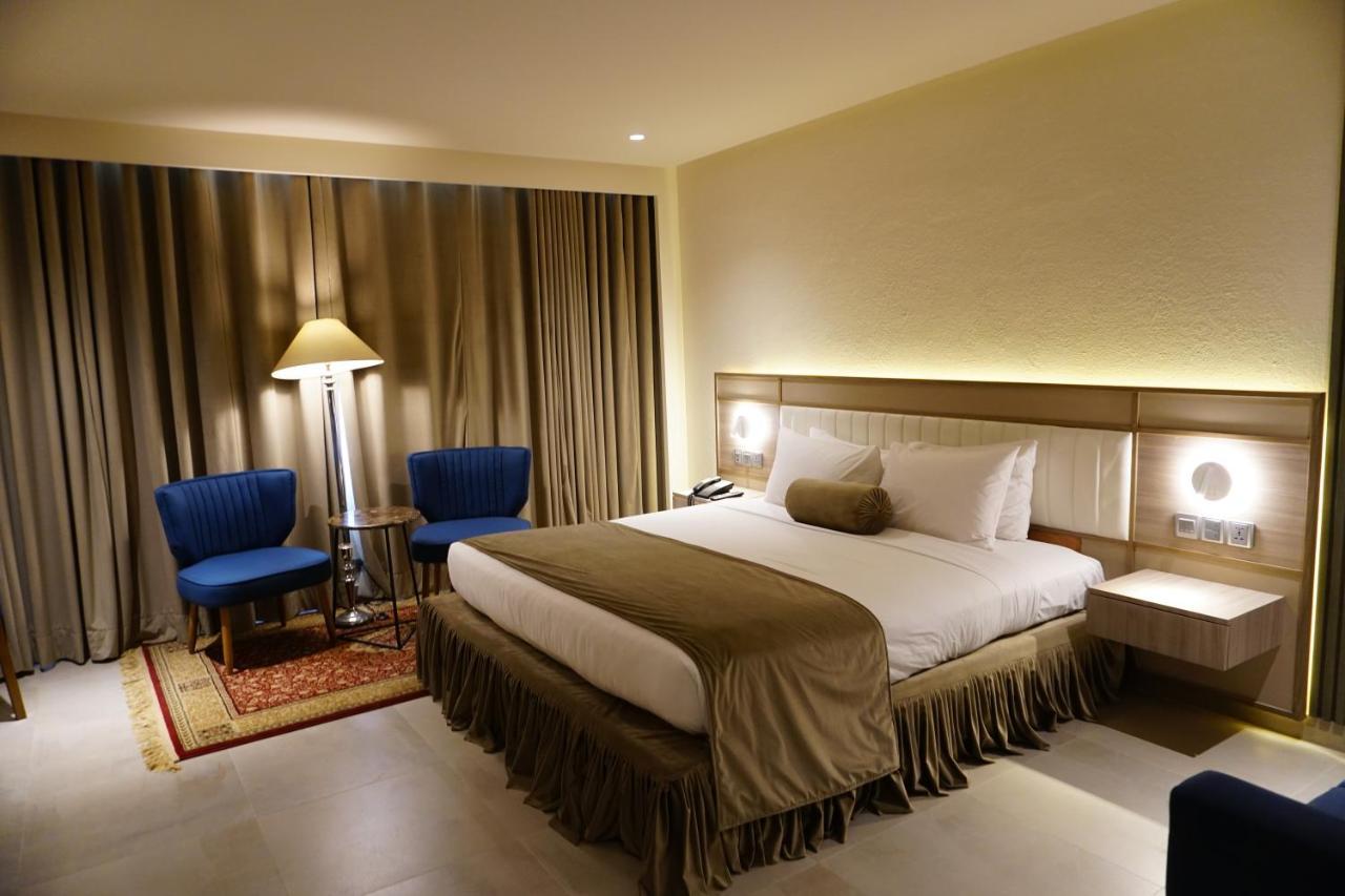 รเจนท์ พลาซา โฮเต็ลแอนด์คอนเวนชั่น เซ็นเตอร์ Hotel การาจี ภายนอก รูปภาพ
