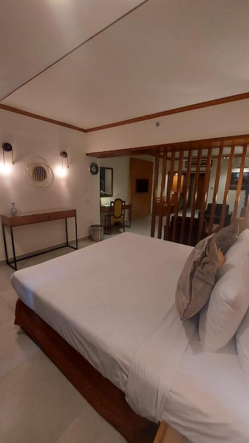 รเจนท์ พลาซา โฮเต็ลแอนด์คอนเวนชั่น เซ็นเตอร์ Hotel การาจี ภายนอก รูปภาพ