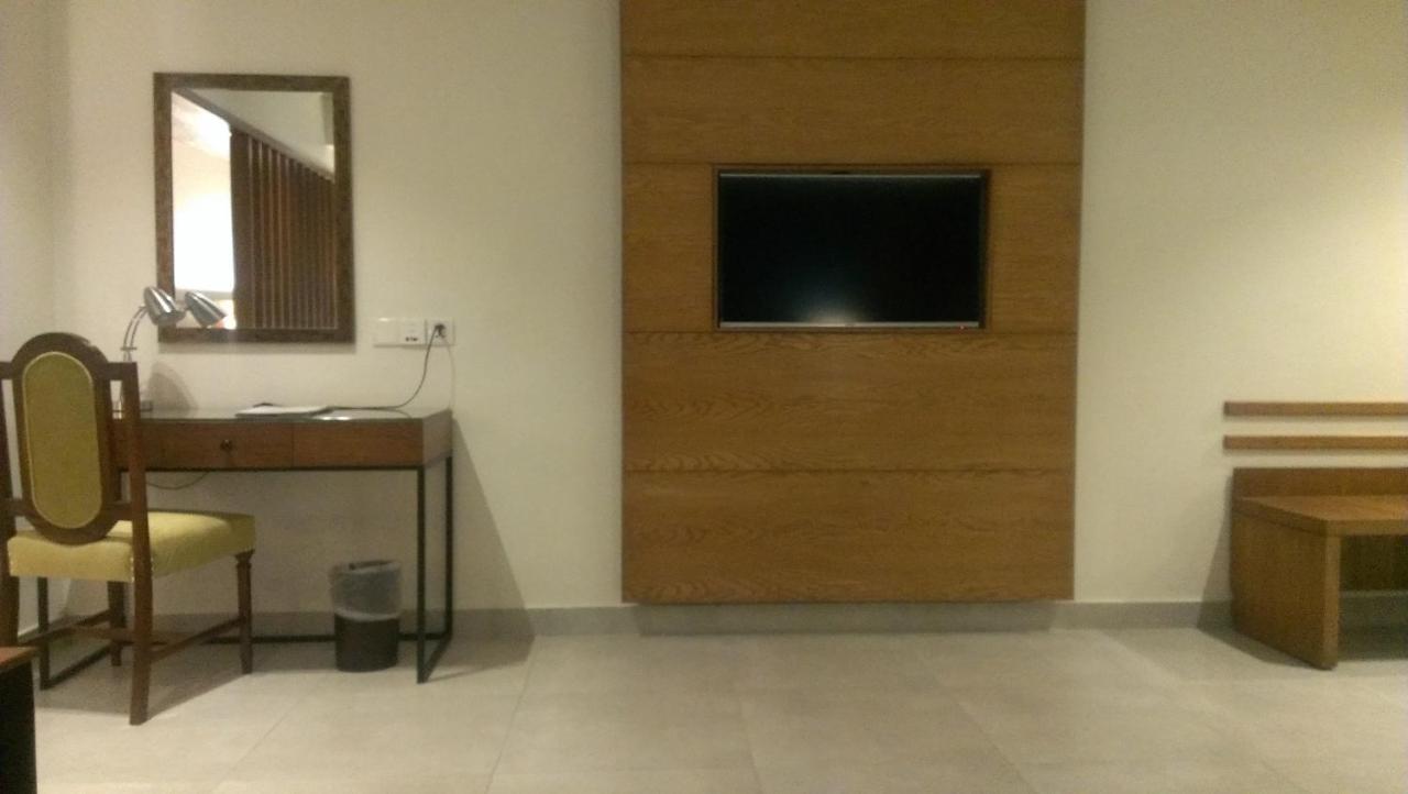 รเจนท์ พลาซา โฮเต็ลแอนด์คอนเวนชั่น เซ็นเตอร์ Hotel การาจี ภายนอก รูปภาพ