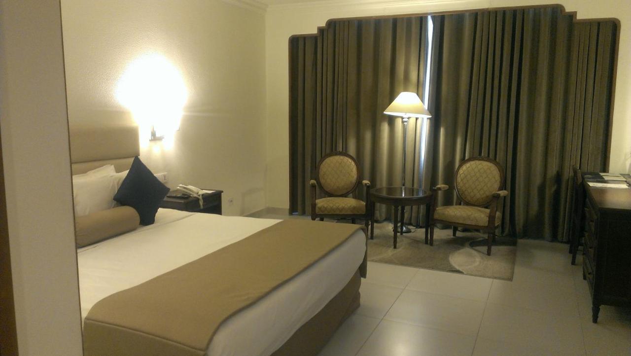 รเจนท์ พลาซา โฮเต็ลแอนด์คอนเวนชั่น เซ็นเตอร์ Hotel การาจี ภายนอก รูปภาพ