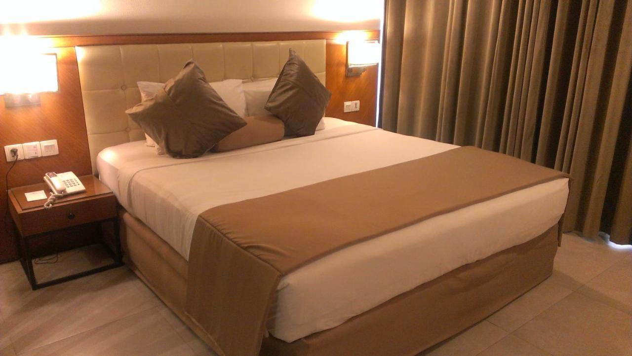 รเจนท์ พลาซา โฮเต็ลแอนด์คอนเวนชั่น เซ็นเตอร์ Hotel การาจี ภายนอก รูปภาพ