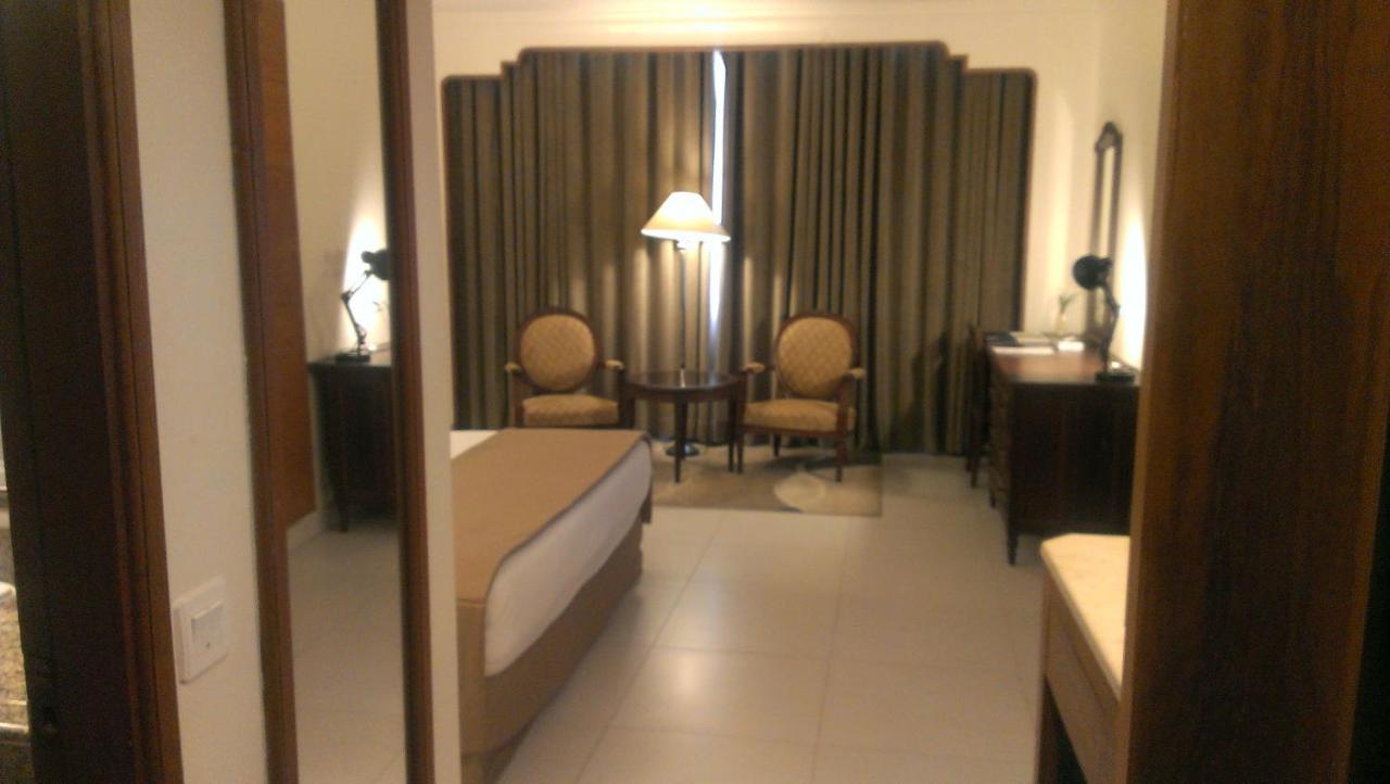 รเจนท์ พลาซา โฮเต็ลแอนด์คอนเวนชั่น เซ็นเตอร์ Hotel การาจี ภายนอก รูปภาพ